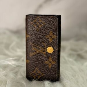LOUIS VUITTON Brown Monogram Key Case- Microchip For Authentication